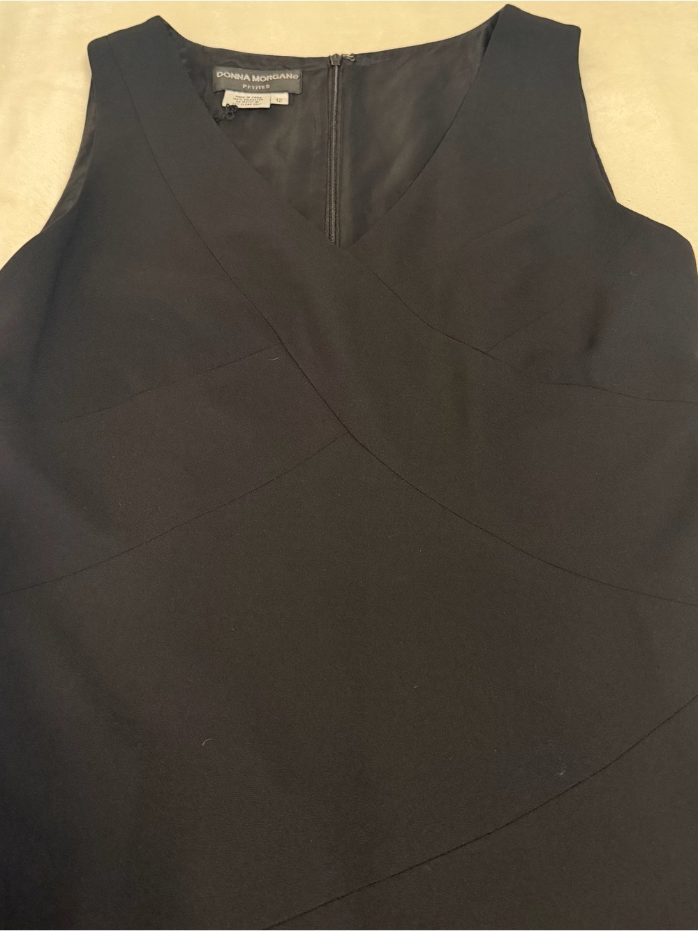 Donna Morgan Black V-Neck Sleeveless Sheath Dress